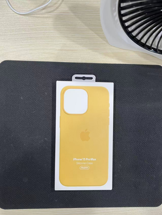 Funda iPhone 15 Pro Max Original Apple Amarillo