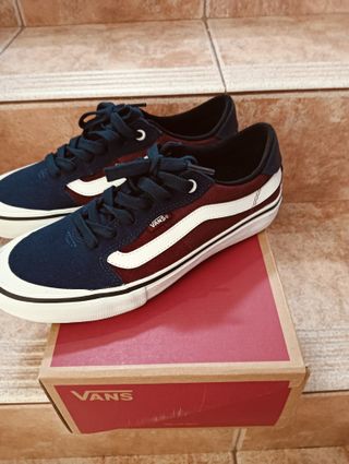 Tenis Vans Azul y Rojo