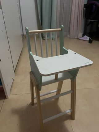 Trona de madera para muñeca