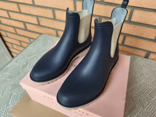 Botas de agua azul y beige