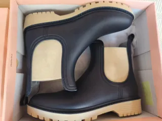 Botas de agua azul y beige