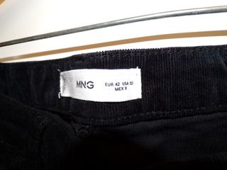 Pantalón negro de pana acampanado, Mango