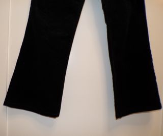 Pantalón negro de pana acampanado, Mango