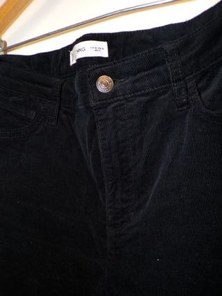 Pantalón negro de pana acampanado, Mango