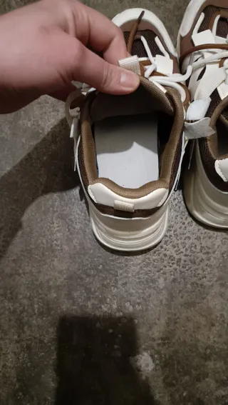Zapatillas deportivas mujer marrones y blancas