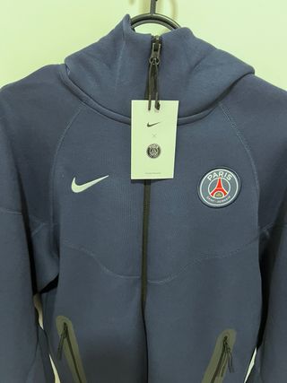Sudadera PSG Nike Tech Fleece. Nueva.