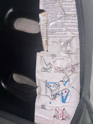 Silla de coche naranja y gris