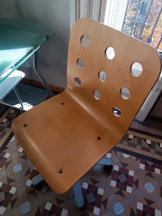 MESA ESCRITORIO CRISTAL TEMPLADO + SILLA MADERA