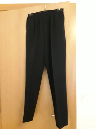 T/44 lote pantalon señora. Salen a 5€ cada uno.