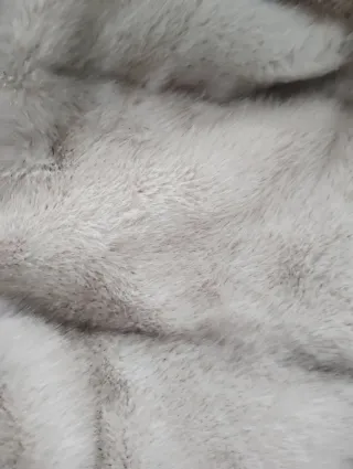 Abrigo peluche beige talla M da como una L