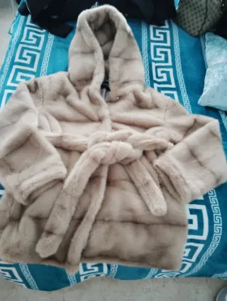 Abrigo peluche beige talla M da como una L