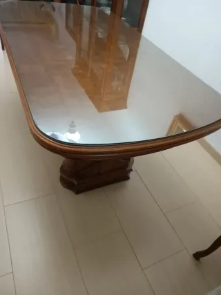 Mesa de comedor de madera