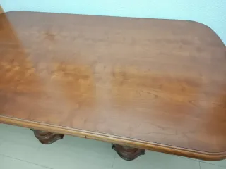 Mesa de comedor de madera