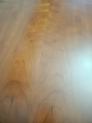 Mesa de comedor de madera