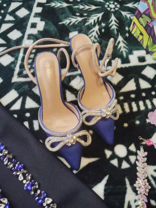 Vestido de fiesta negro con pedrería