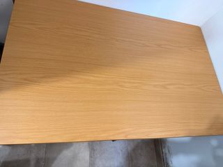 Mesa de madera con cajón