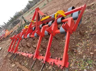 Cultivador agrícola rojo 676519639