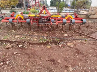 Cultivador agrícola rojo 676519639