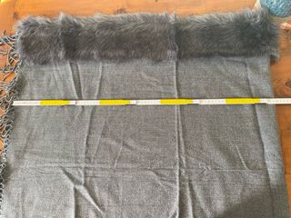 Stola scialle con eco pelliccia grigia