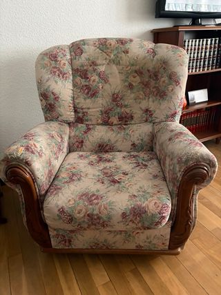 Sillón orejero floral. 2 unidades 30€ cada uno