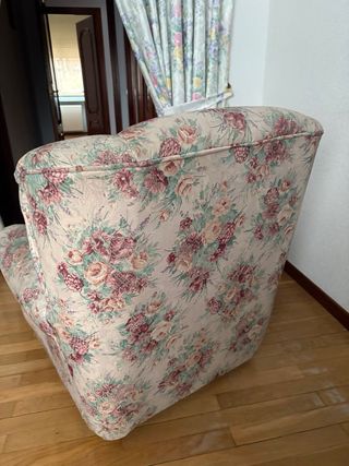 Sillón orejero floral. 2 unidades 30€ cada uno
