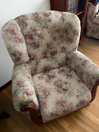 Sillón orejero floral. 2 unidades 30€ cada uno