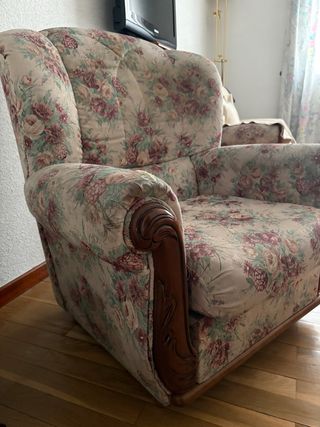 Sillón orejero floral. 2 unidades 30€ cada uno