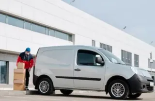 Alquiler furgoneta mediana por dia.