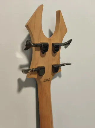 BC Rich Warbeast Bajo Eléctrico Negro