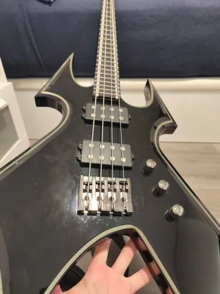 BC Rich Warbeast Bajo Eléctrico Negro