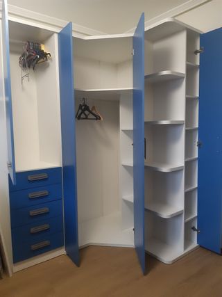 Armario juvenil modular azul y blanco