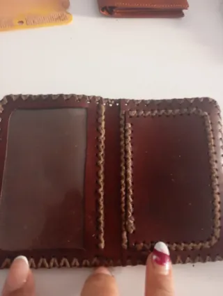 Cartera de cuero hecha a mano