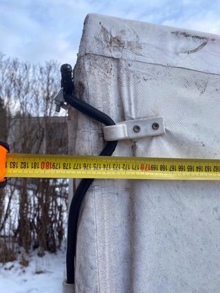 Centina per rimorchio visibile sul posto