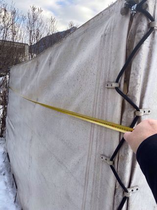 Centina per rimorchio visibile sul posto