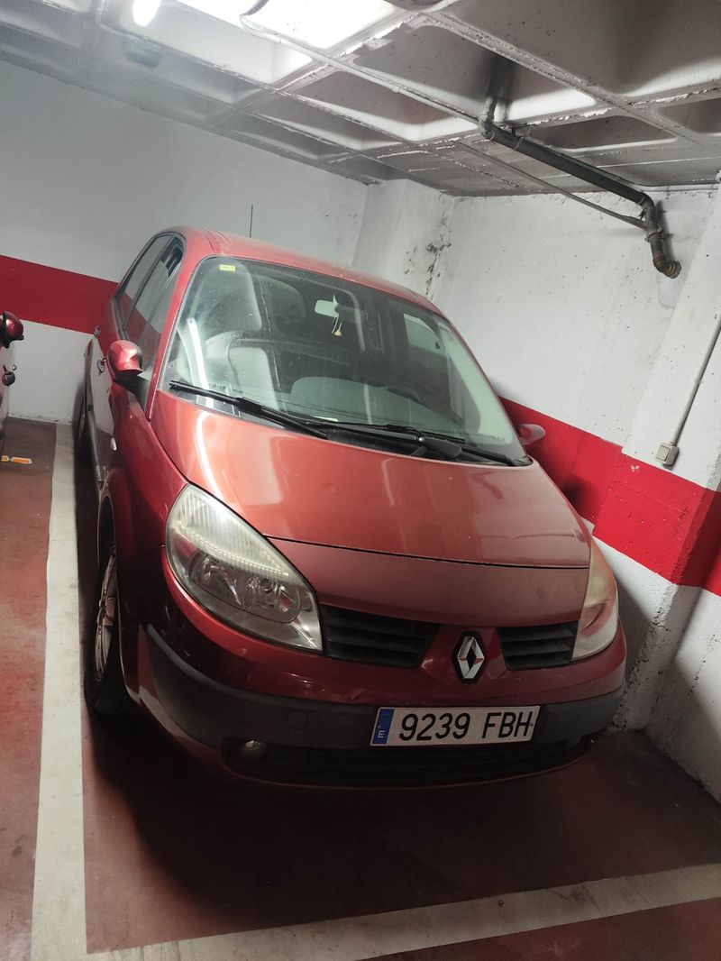 Renault Megane Scenic - foto 1