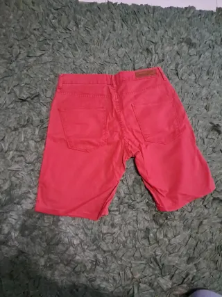 Pantalón corto rojo Zara