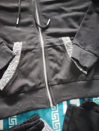 Conjunto chándal negro y plateado