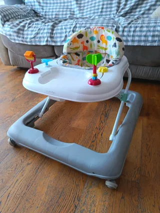 Andador para bebé con juguetes