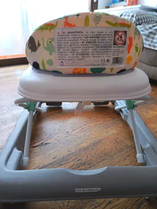 Andador para bebé con juguetes