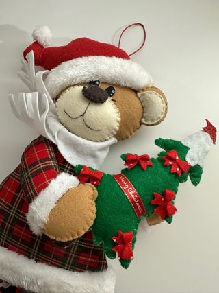 Orsacchiotto Babbo Natale con albero