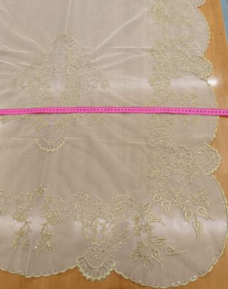 Manteleta tul bord. y lentj. oro talla 110 adulta