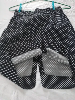 Falda corta lunares blanco y negro