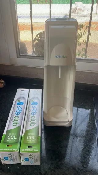 Máquina Sodastream con 2 botellas CO2