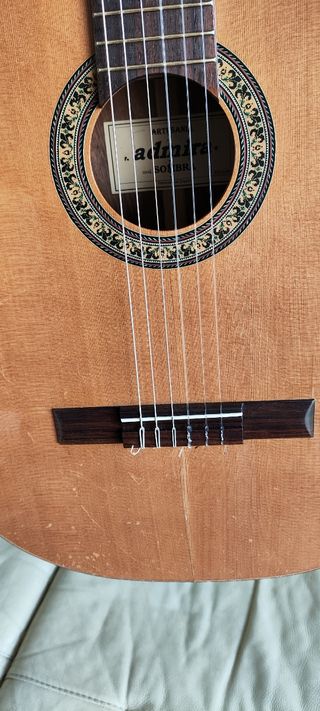 Guitarra Admira sombra