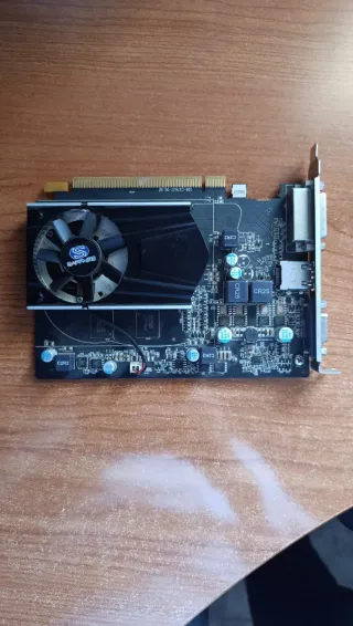 Tarjeta Gráfica AMD Radeon R7 Serie 200