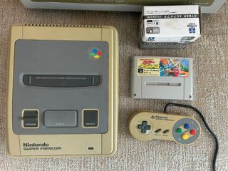 Super Famicom + Maletín de Almacenamiento