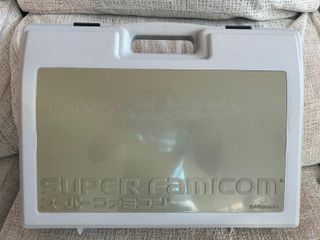 Super Famicom + Maletín de Almacenamiento