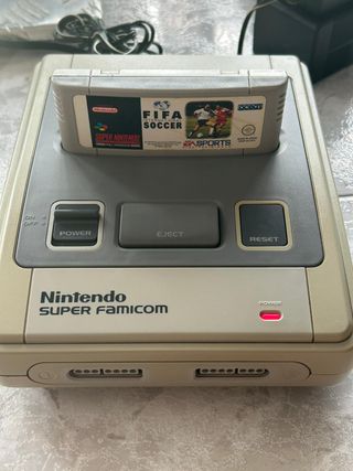 Super Famicom + Maletín de Almacenamiento