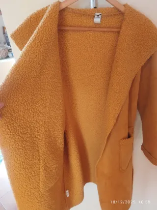 Casaco comprido amarelo mostarda com forro