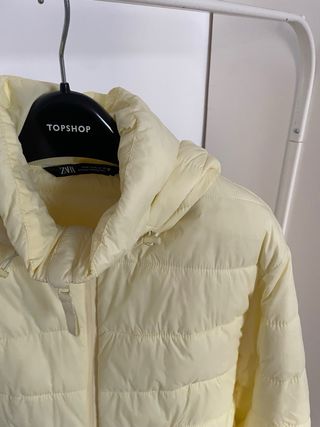 Chaqueta cropped acolchada amarilla ZARA